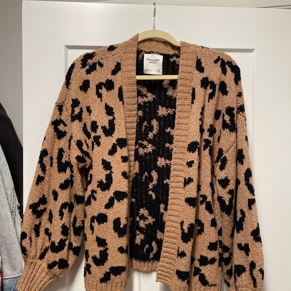 Leopard print Abercrombie & Fitch cardigan size M